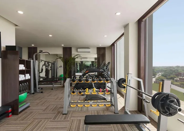 Hotel Ramada By Wyndham New Delhi Pitampura
