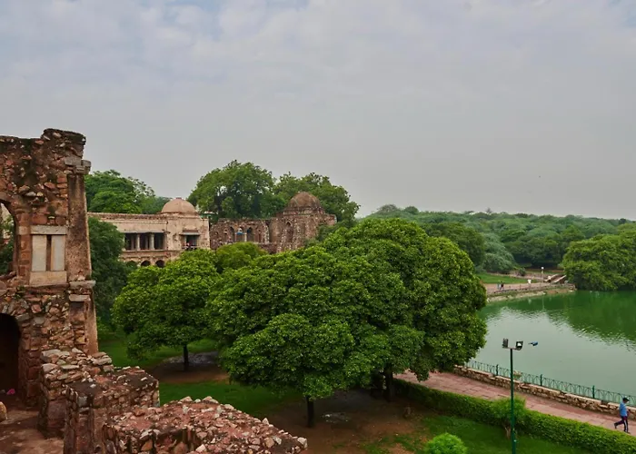 Minimalist Poshtel & Suites New Delhi