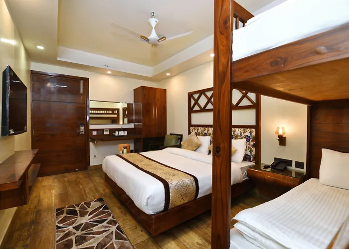 Hotel Blue Pearl New Delhi - Free Airport Pick Up